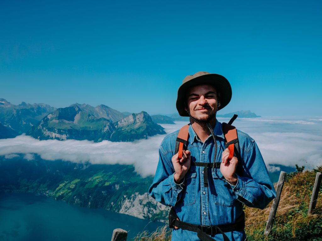 Jules en haut de la montagne lors de de notre Road trip en Suisse
